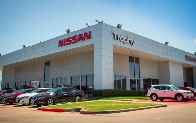 Trophy Nissan
