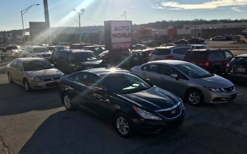AUTO WORLD — Used car dealer in Omaha