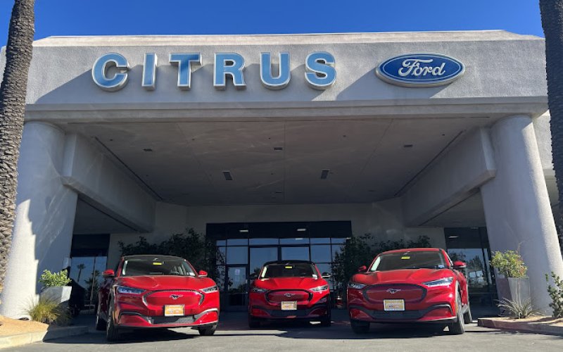 Ontario Auto Center — Car dealer in Ontario